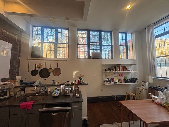 2nd image of 387 Quincy St APT 3