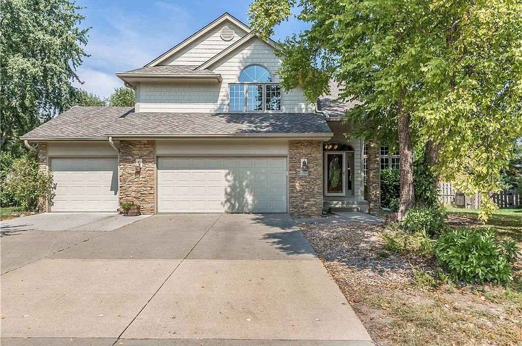 13563 Summit Dr, Clive, IA 50325 Zillow