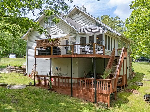 3rd image of 82 Saint Andrews Ct