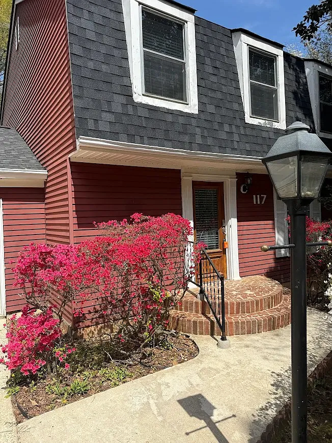 4 bed, 2.5 bath, 1880 sqft, $2,350 — Photo 1
