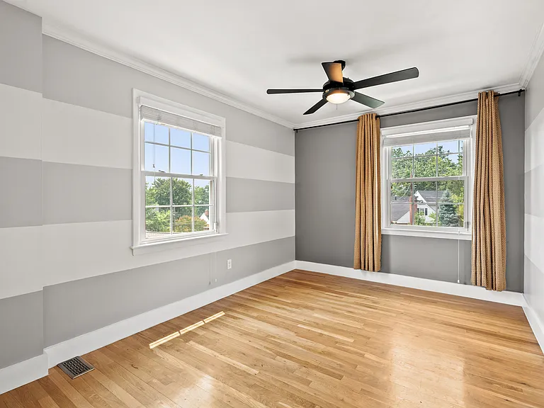 3017 S Hill St — Photo 17