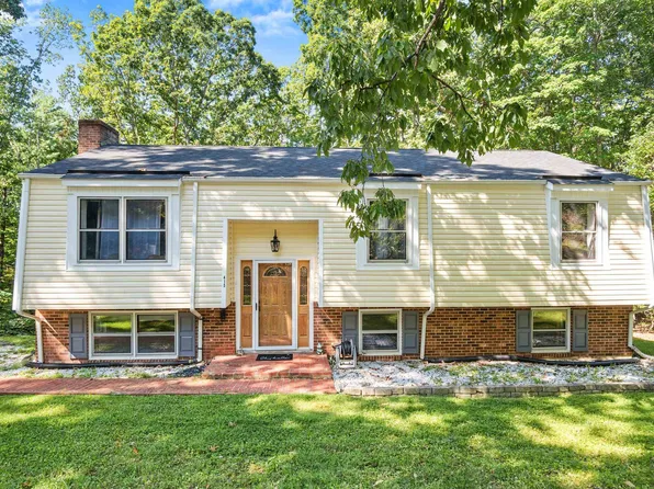 415 Tomahawk Dr, Christiansburg, VA 24073
