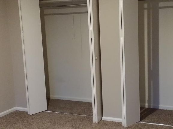 3rd image of 509 W 101st Ter