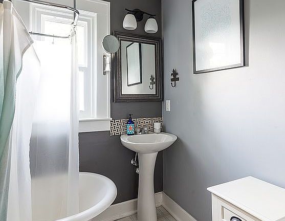 Guest House bath