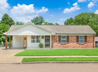 7038 Saddlebrook Dr, Millington, TN 38053
