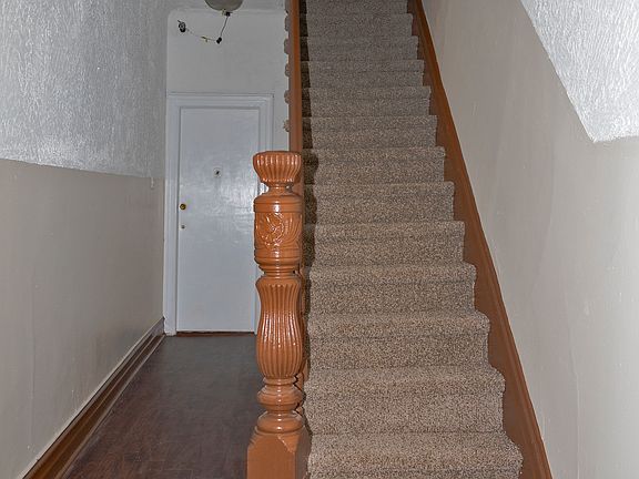 3rd image of 1482 Vyse Ave