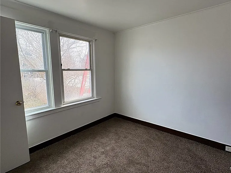 189 Westminster Ave — Photo 14