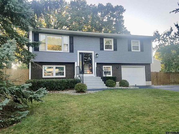 3rd image of 5 Village Park Dr