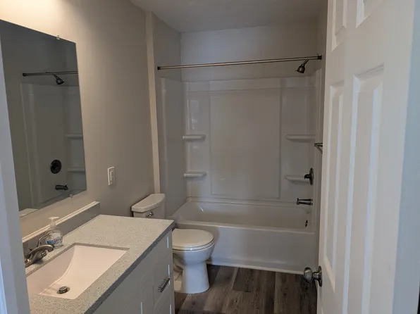 2897 Spring Hill Dr, Howell, MI 48843