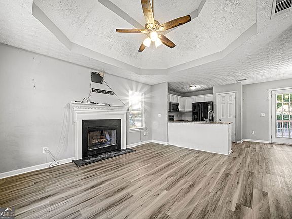 5th image of 17 Triangle Ln