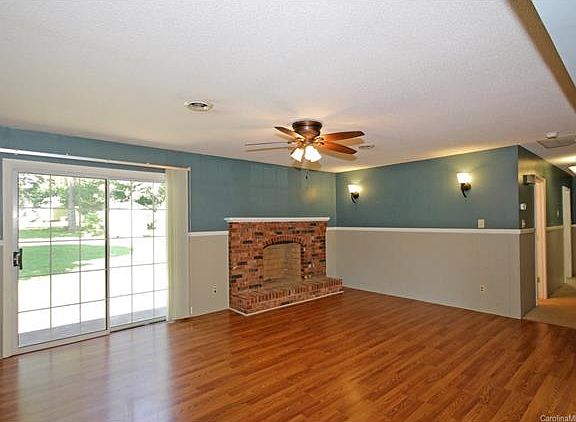 3rd image of 144 E Meadowview Dr