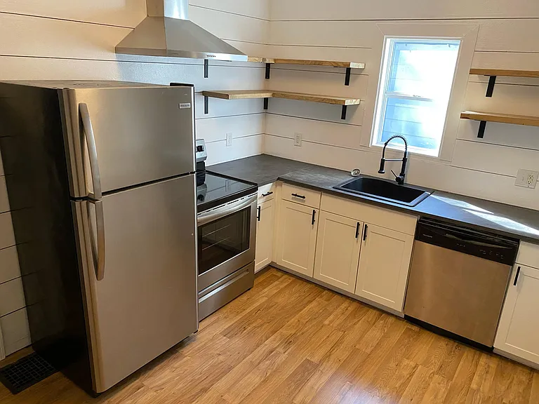 1816 Woodlawn Ave — Photo 3