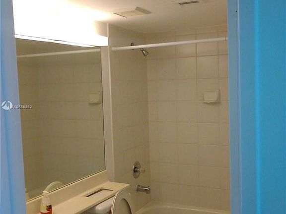 5th image of 3300 NE 192nd St APT 1810