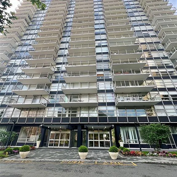 6050 Kennedy Blvd E #12D — Photo 1
