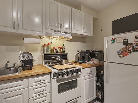 2nd image of 241 W Newton St APT 3