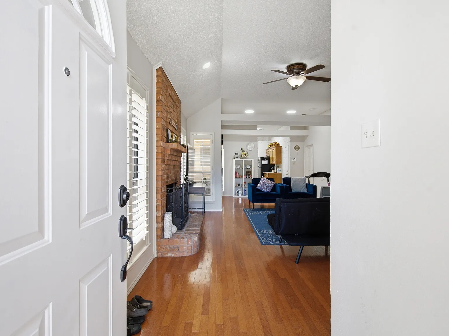 3 bed, 1420 sqft, $2,100 — Photo 3