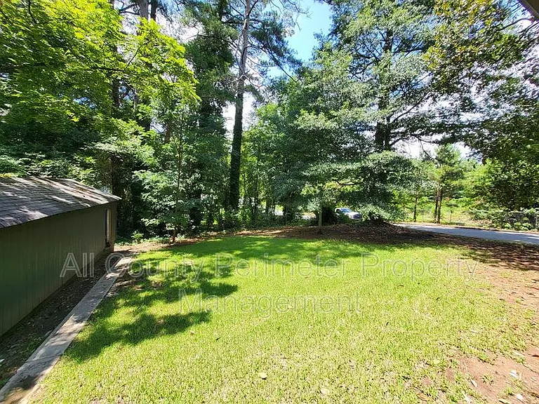 2107 Pinehurst Dr — Photo 8