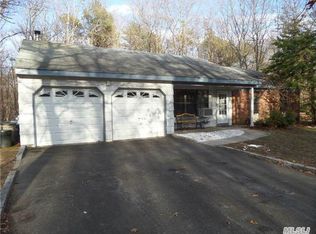 7 Ramblewood Rd, Ridge, NY 11961