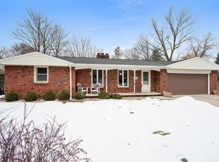 2320 Red Oak Dr, Green Bay, WI 54304