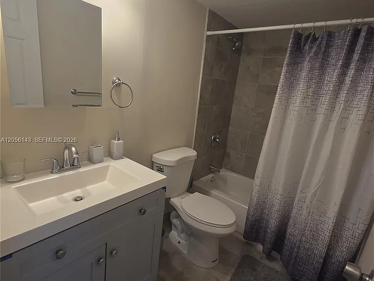 2025 NE 164th St #309 — Photo 6