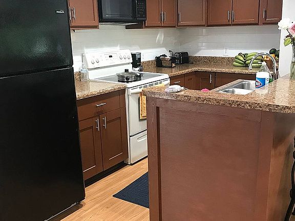 3rd image of 925 King Orange Dr