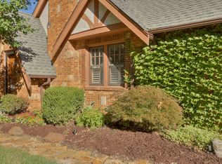 426 E Gregory Blvd, Kansas City, MO 64131
