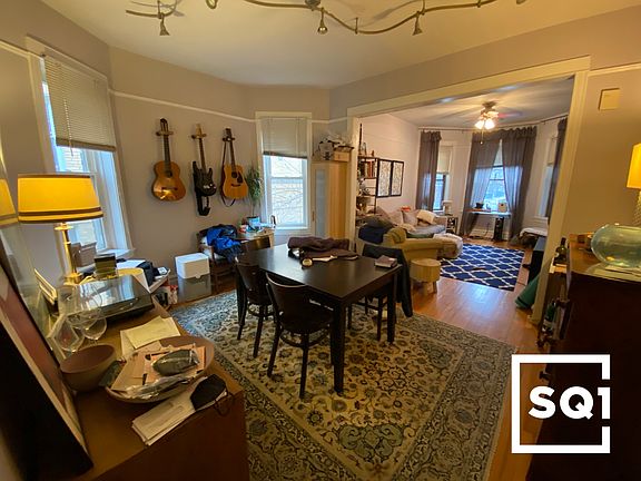 3rd image of 3919 N Southport Ave #1