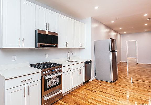 2nd image of 309 Jefferson St APT 4R