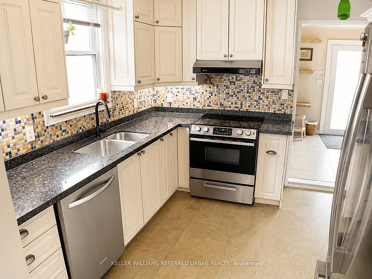 98 Foxwell St — Photo 8