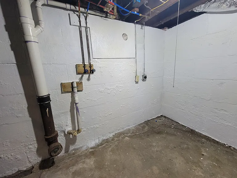 499 Gage St — Photo 14