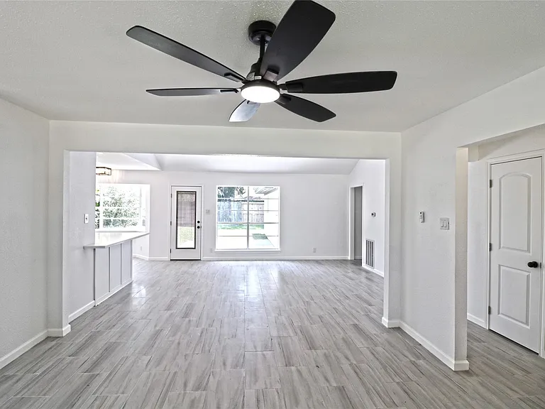 9211 Blankenship Dr — Photo 4