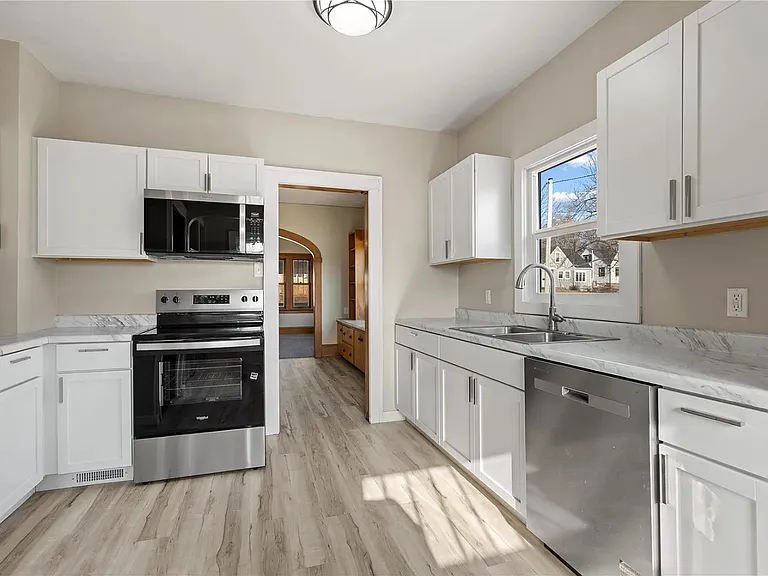 419 21st St NE — Photo 10