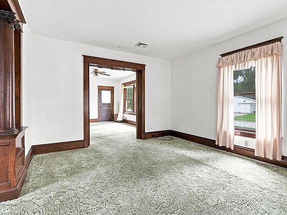 5th image of 942 S Starr Ave