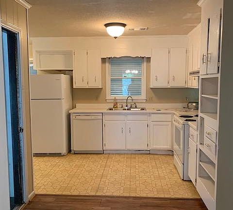 5th image of 4308 Cloverdale Ests
