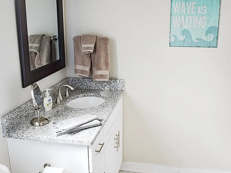 Guest bathroom #1