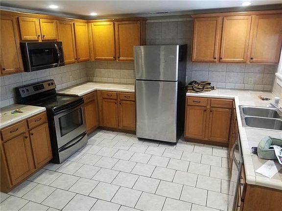 2nd image of 854 Roosevelt Pl