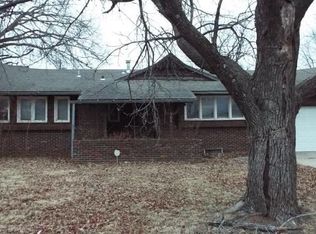 306 S Overlook Dr, Coffeyville, KS 67337