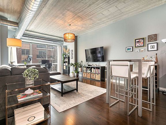 4th image of 845 N Kingsbury St #Gu29