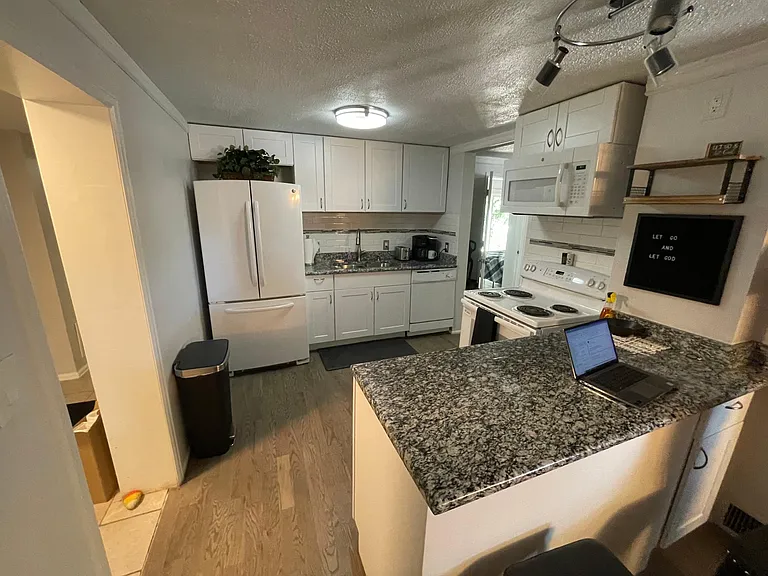 95 S Kendall St — Photo 9