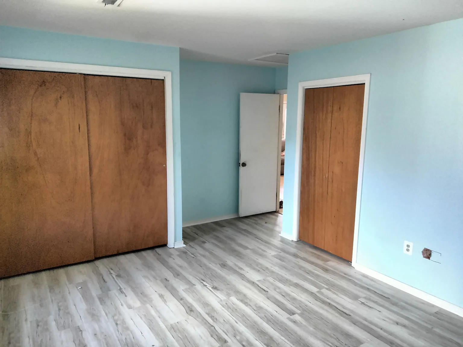 4 bed, 2400 sqft, $900 — Photo 3
