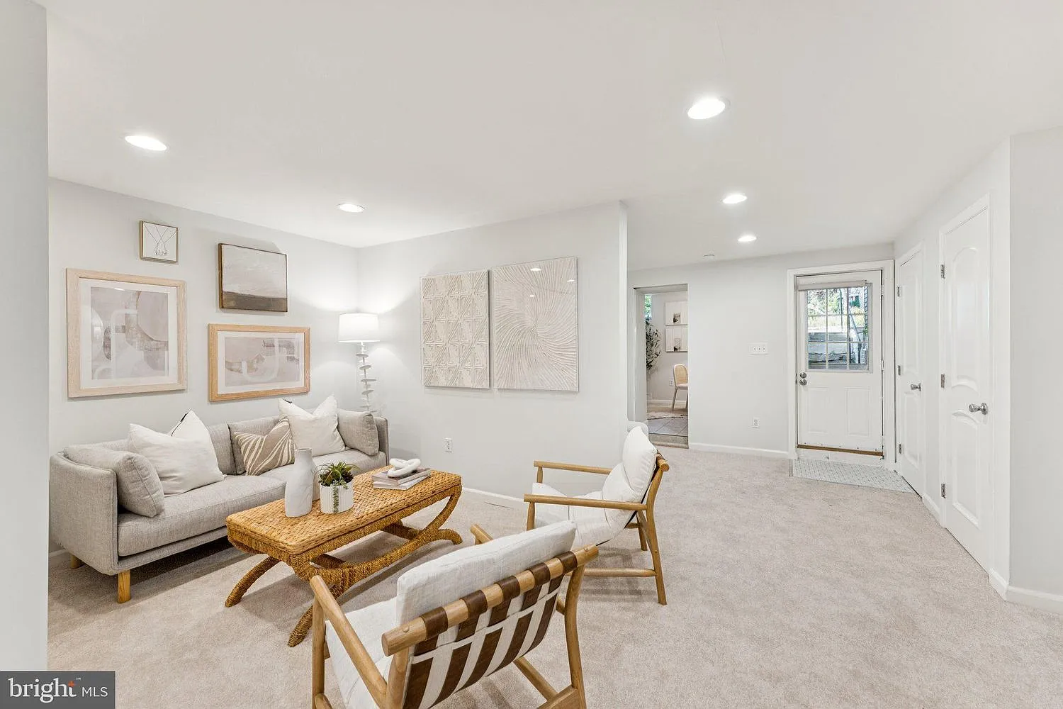 Studio, 700 sqft, $1,850 — Photo 4
