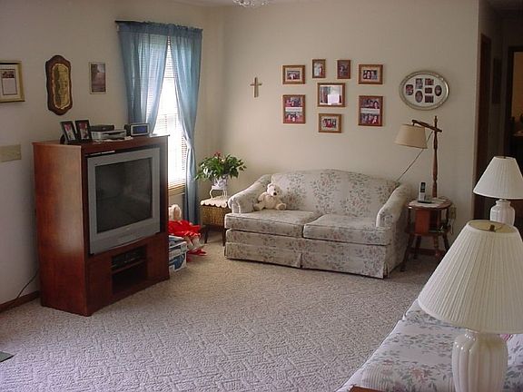 3rd image of 217 Saratoga Dr