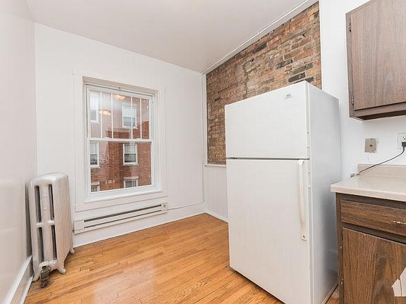 5th image of 3451 W Cornelia Ave