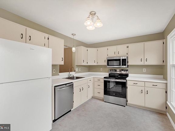 4th image of 2814 Sturbridge Ct