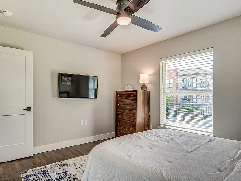 2114 Tucker St — Photo 9