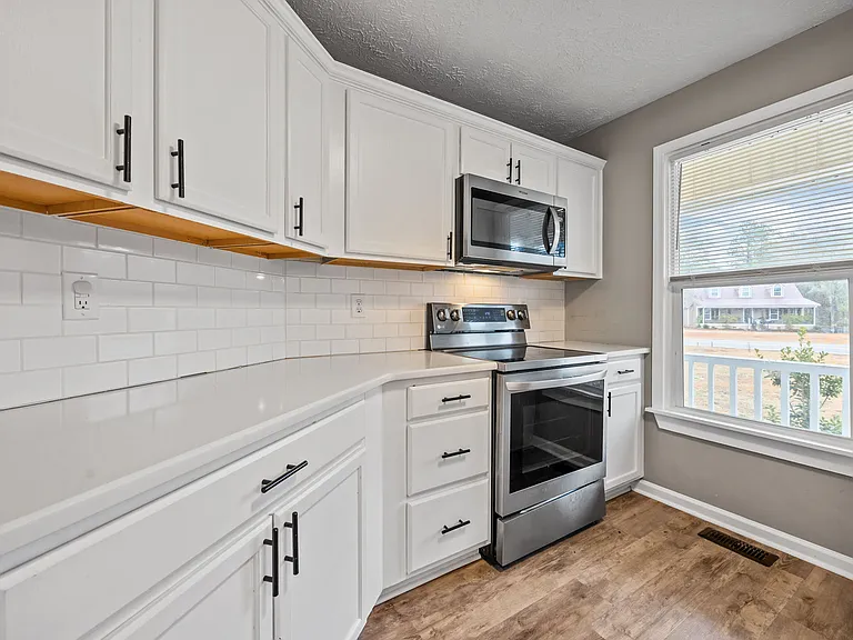 38 Hallmark Dr — Photo 14