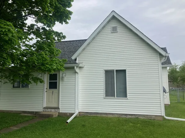 201 SE Main St, Hopedale, IL 61747