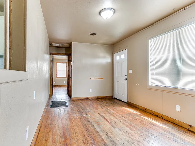 3109 NE 15th St #1 — Photo 4