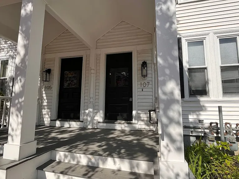 105-107 Richards Ave #107 — Photo 2