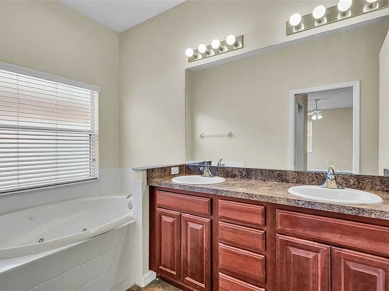 2889 Seymore St — Photo 14